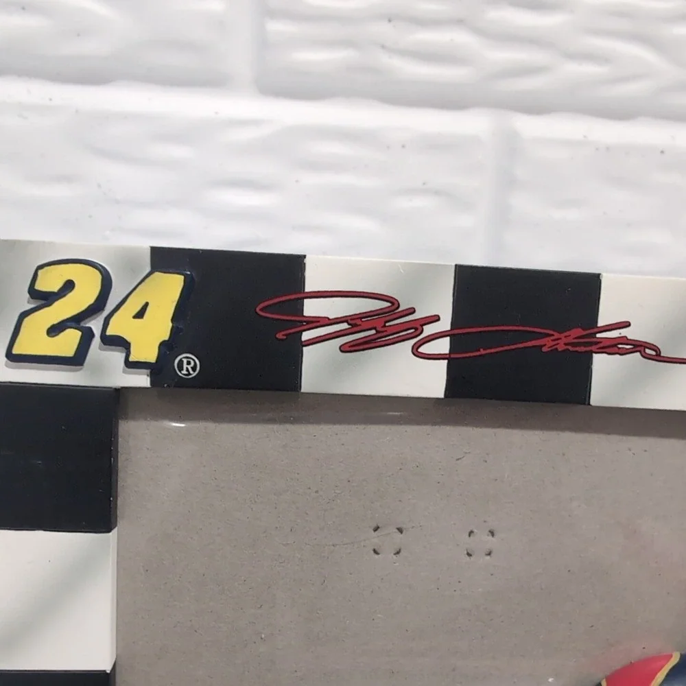 CHARACTER COLLECTIBLES #24 JEFF GORDON DUPONT NASCAR PHOTO FRAME 3X5